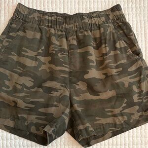 Social Standard bySanctuary Olive Camouflage Shorts
Size medium